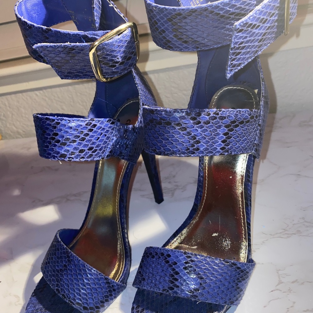 Blue textured heels